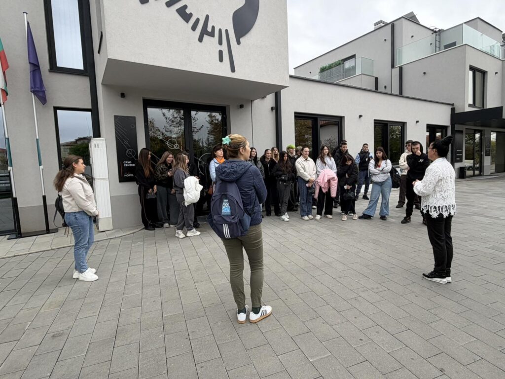 Учене чрез преживяване: учениците на ПГТ опознават Бургас и света на професиите