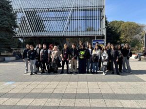Ученици от ПГТ се докоснаха до магията на театъра с постановката „Ноев ковчег“