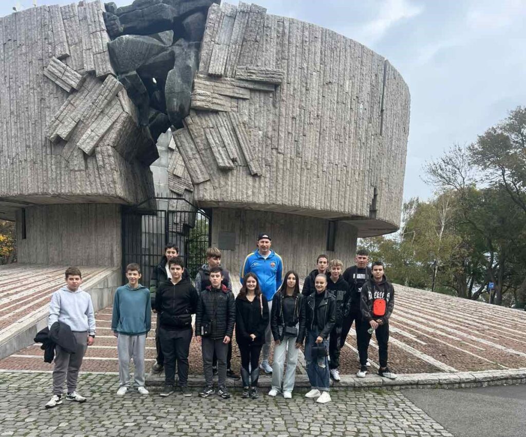Учене чрез преживяване: учениците на ПГТ опознават Бургас и света на професиите